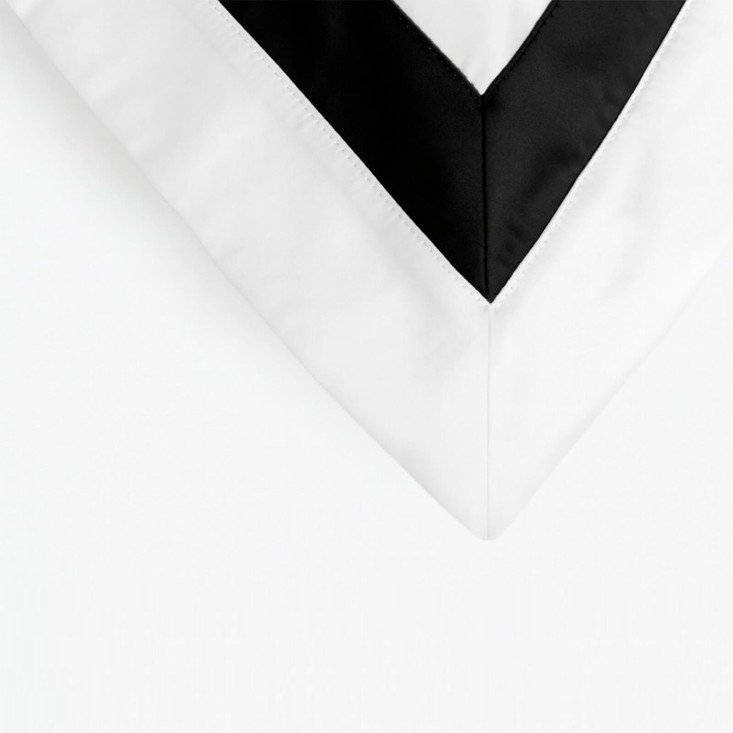 Наволочки мако-сатин 50х70 Alpine Dark Onyx Allure Grass German Grass с широкой отделкой