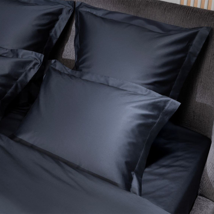Постельное белье семейное мако сатин Dark Onyx Allure Grass German Grass простынь на резинке