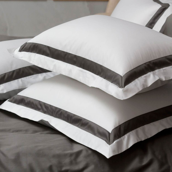 Наволочки мако-сатин 70х70 Alpine Graphite Allure Grass German Grass с широкой отделкой