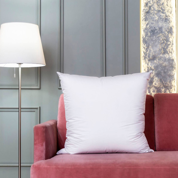 Подушка пуховая 70х70 трехкамерная 3D с бортиком White Familie Down German Grass