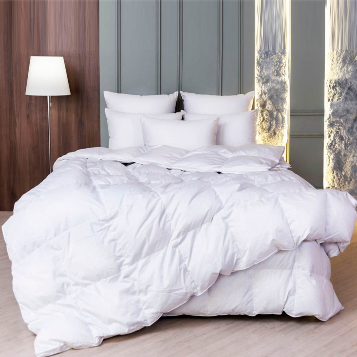 Подушка пуховая 70х70 трехкамерная 3D с бортиком White Familie Down German Grass