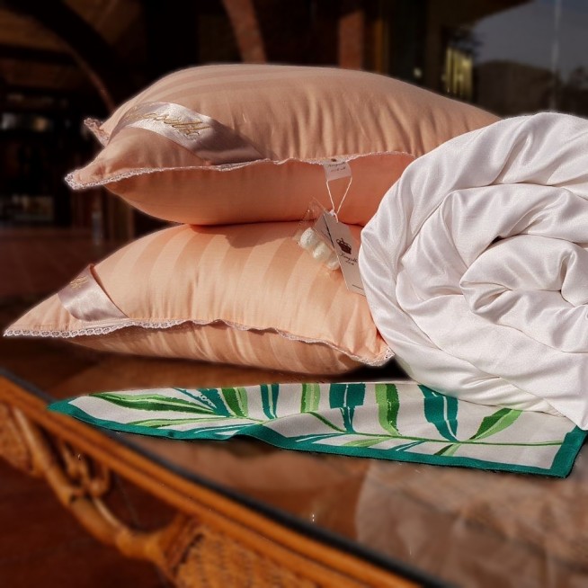 Шелковая подушка Premium 50x70 KingSilk персиковая