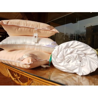 Шелковая подушка Premium 70x70 KingSilk персиковая