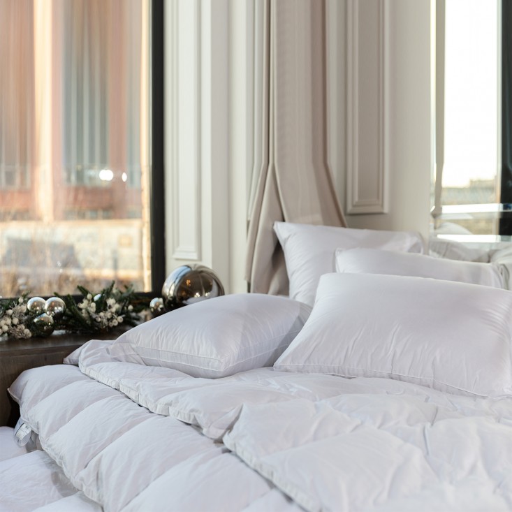 Подушка пуховая 70х70 с бортиком White Familie Down