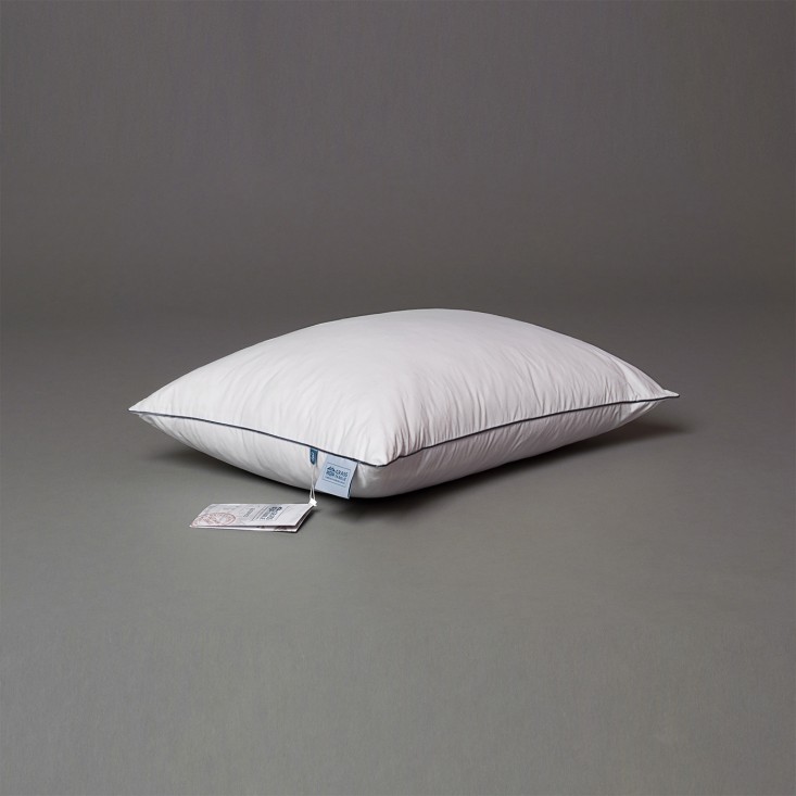 Подушка пуховая 70х70 с внутренним ядром Gray Familie