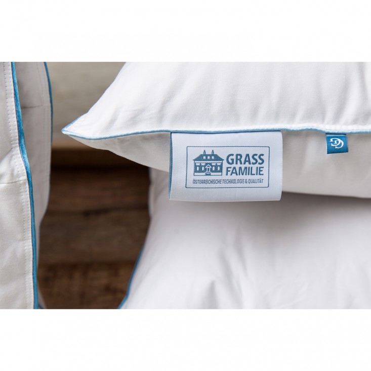 Подушка пуховая 70х70 Optima Familie Down German Grass