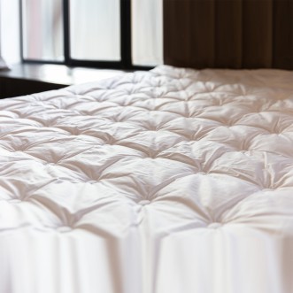 Наматрасник топпер шелковый 200х200 всесезонный на резинках German Grass Topper Silk Grass