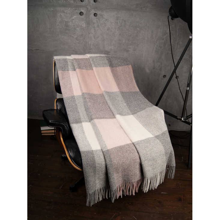 Шерстяной плед монгольские ягнята Litvilas Eli пыльная роза