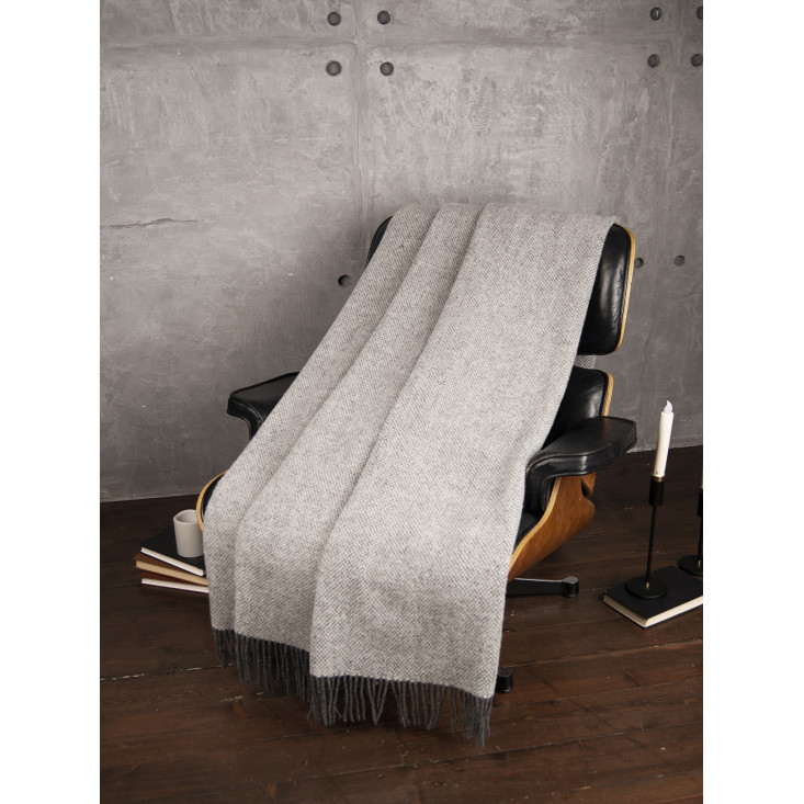 Шерстяной плед монгольские ягнята Litvilas Jola серый