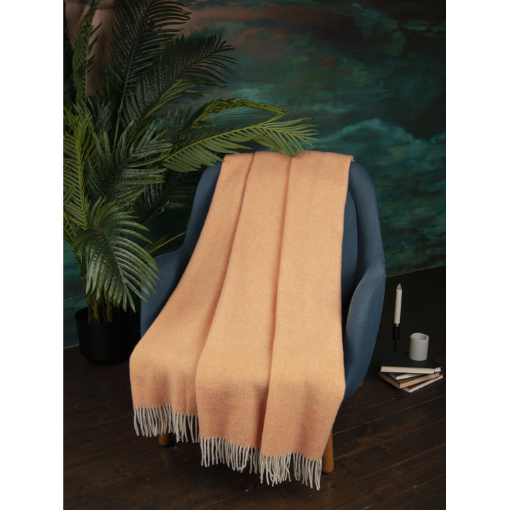 Шерстяной плед новозеландские ягнята Avinamas Janina персик