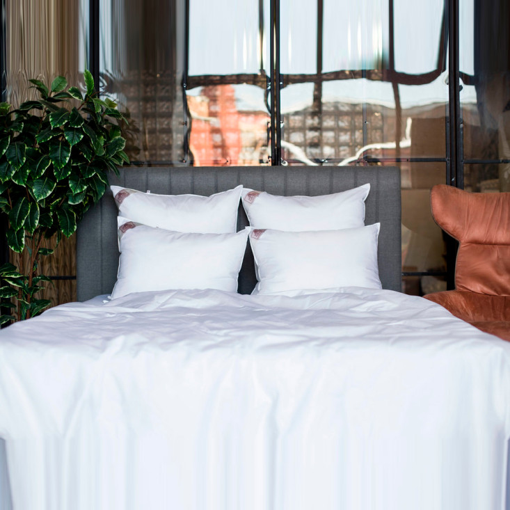 Подушка шелковая 70х70 Luxury Silk мягкая