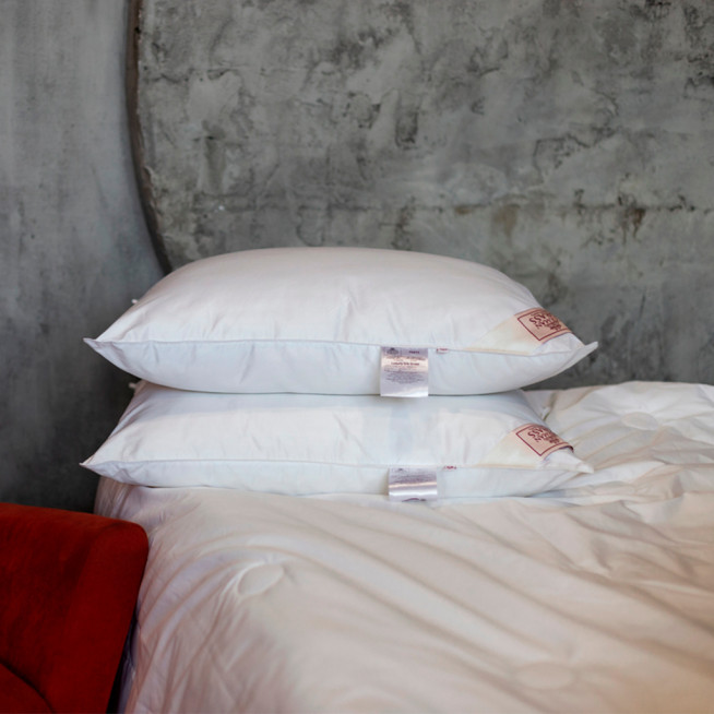 Подушка шелковая 70х70 Luxury Silk мягкая