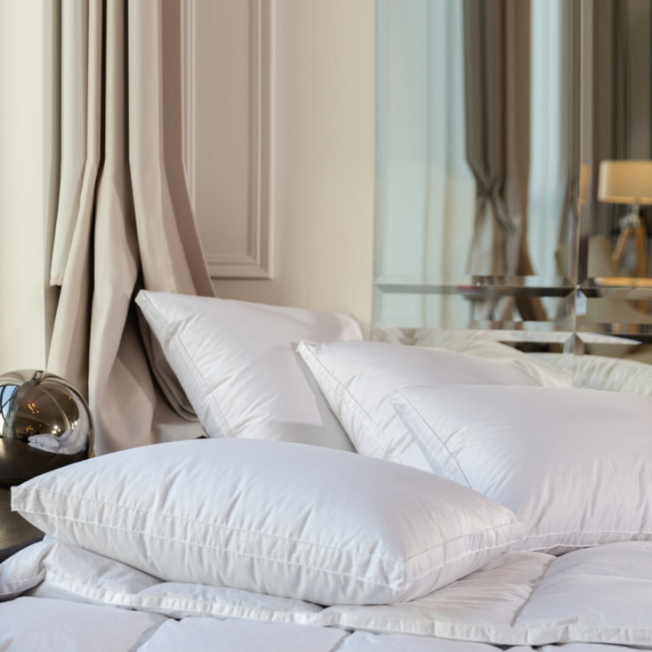 Подушка пуховая 70х70 с бортиком White Familie Down