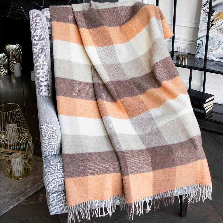 Шерстяной плед монгольские ягнята Litvilas Palanga палисандр