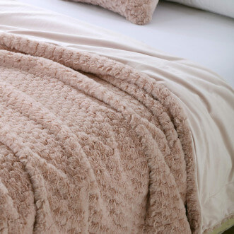 Плед искусственный мех Sofi De Marko Аврил пудра - купить по низким ценам в Lux-Postel.com