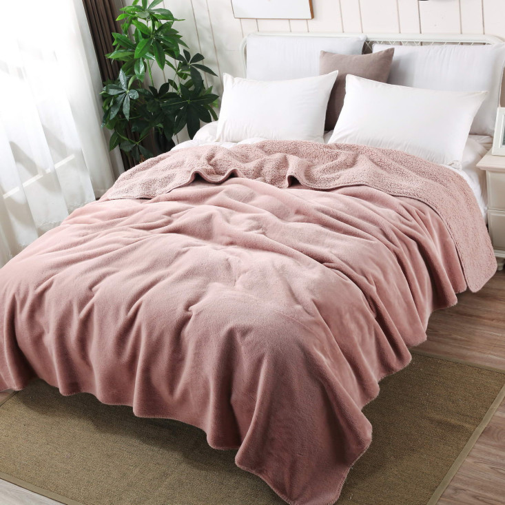 Плед искусственный мех Sofi De Marko Аурелия пудра