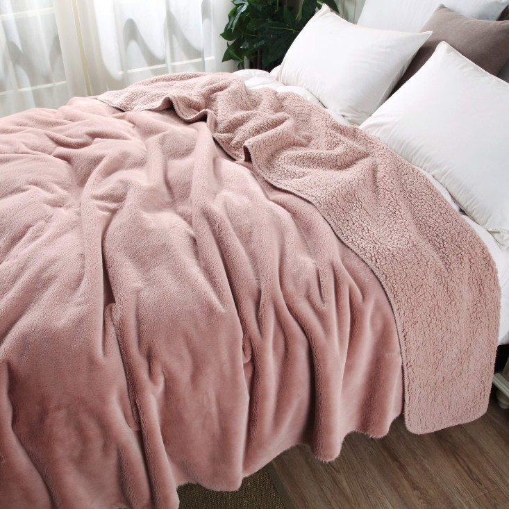 Плед искусственный мех Sofi De Marko Аурелия пудра