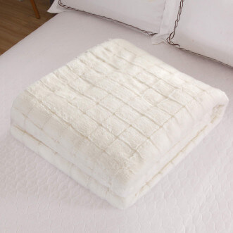 Плед искусственный мех Sofi De Marko Мадлен белый - купить по низким ценам в Lux-Postel.com