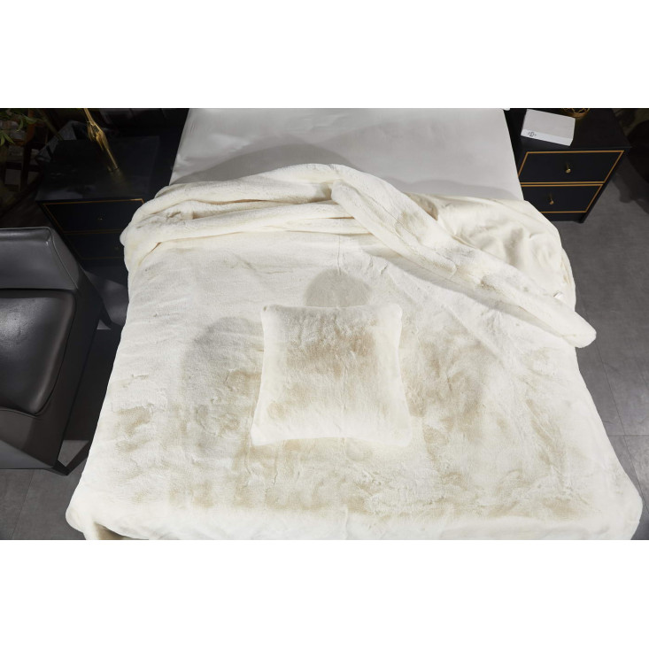 Плед искусственный мех Sofi De Marko Ричард молоко - купить по низким ценам в Lux-Postel.com