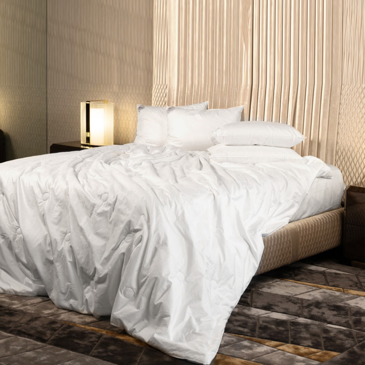 Подушка шелковая 50х70 Paisley Silk мягкая