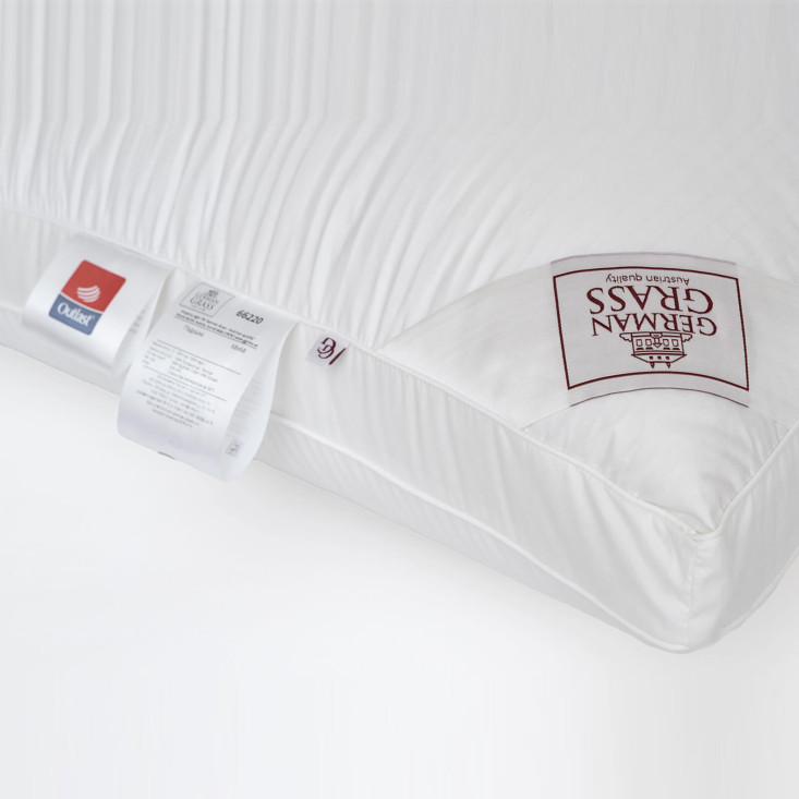 Подушка пуховая 70х70 трехкамерная 3D с бортиком Thermo Down Grass German Grass упругая с терморегуляцией