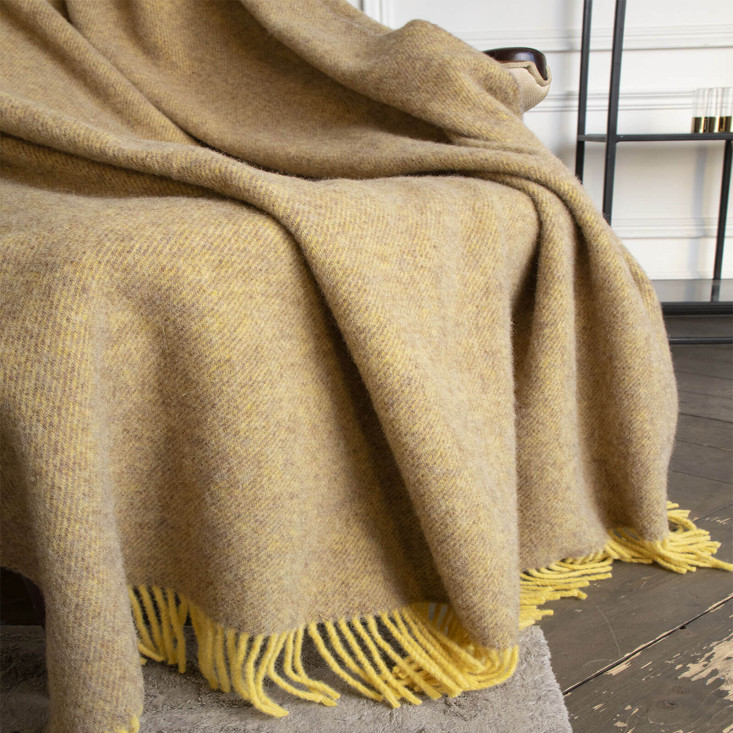 Шерстяной плед новозеландские ягнята Avinamas Janina горчица