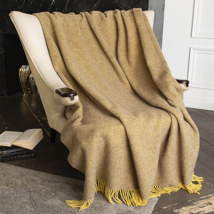 Шерстяной плед новозеландские ягнята Avinamas Janina горчица