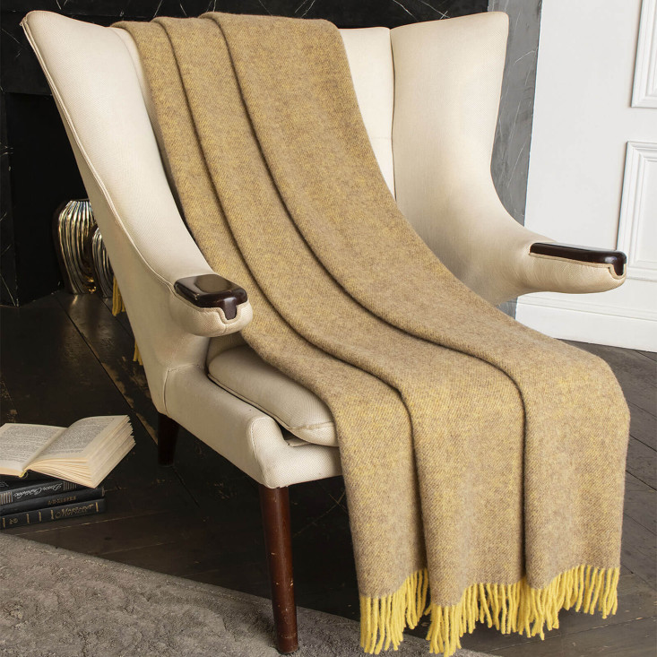 Шерстяной плед новозеландские ягнята Avinamas Janina горчица