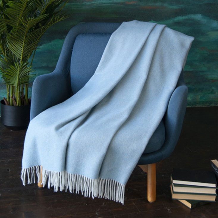 Шерстяной плед новозеландские ягнята Avinamas Janina голубой