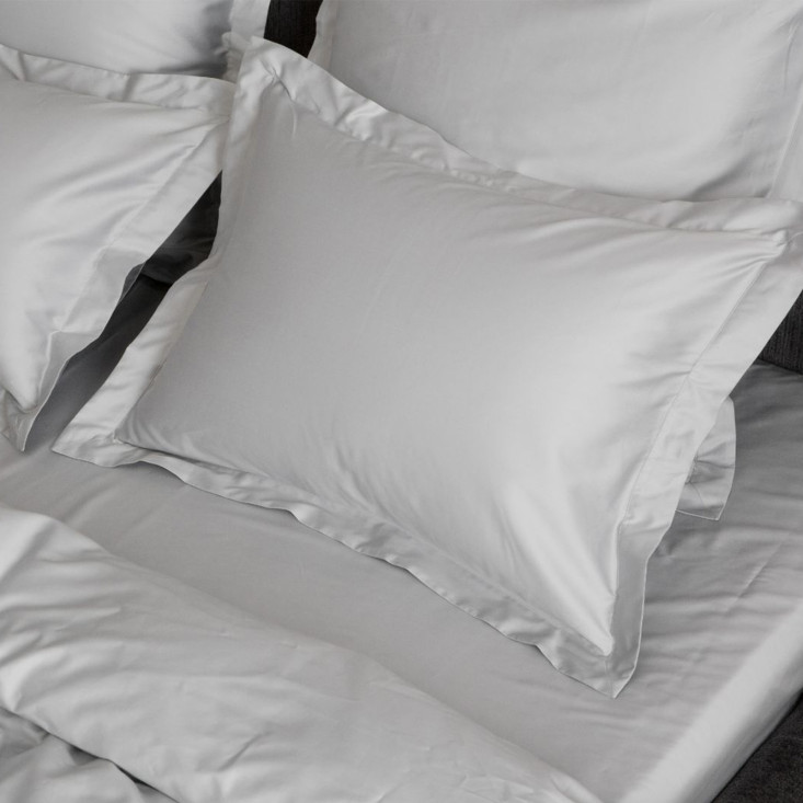 Простыня на резинке мако-сатин 180х200х40 Ash grey Allure Grass German Grass